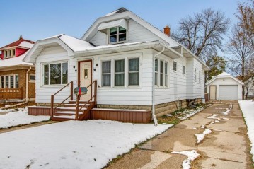 1530 S 54th St, West Milwaukee, WI 53214-5204