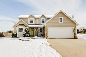 312 S Cottrell Dr, Saukville, WI 53080-1807