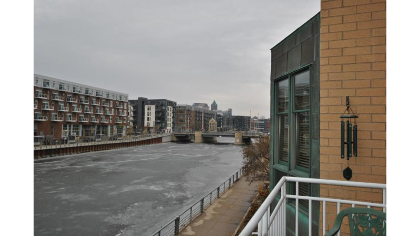 1789 N Riverwalk Way Milwaukee, WI 53212 by GL Commercial Brokerage LLC $374,900