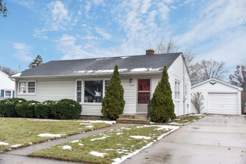 138 Hoover Ave, Waukesha, WI 53186-6628