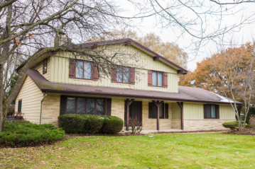 3225 Old Lantern Dr, Brookfield, WI 53005-3014