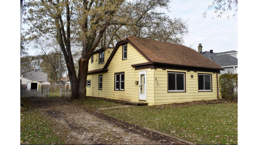 637 S 104th St West Allis, WI 53214 by TerraNova Real Estate $89,900