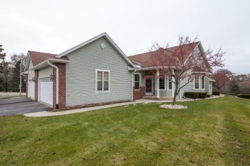 856 Timber Ridge Dr, Waukesha, WI 53189-7993