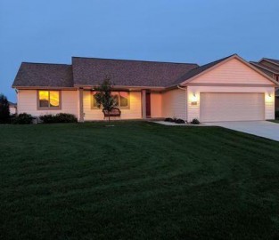 247 Auburn Dr, Sheboygan Falls, WI 53085