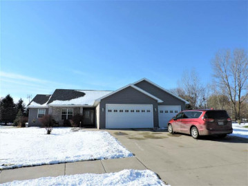 612 Julius Court, Omro, WI 54963