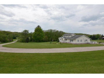 2160 Hwy 92, Springdale, WI 53572