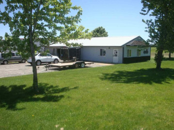 110 E Tama St, Livingston, WI 53554