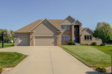 3042 Saddle Brooke Tr, Bristol, WI 53590