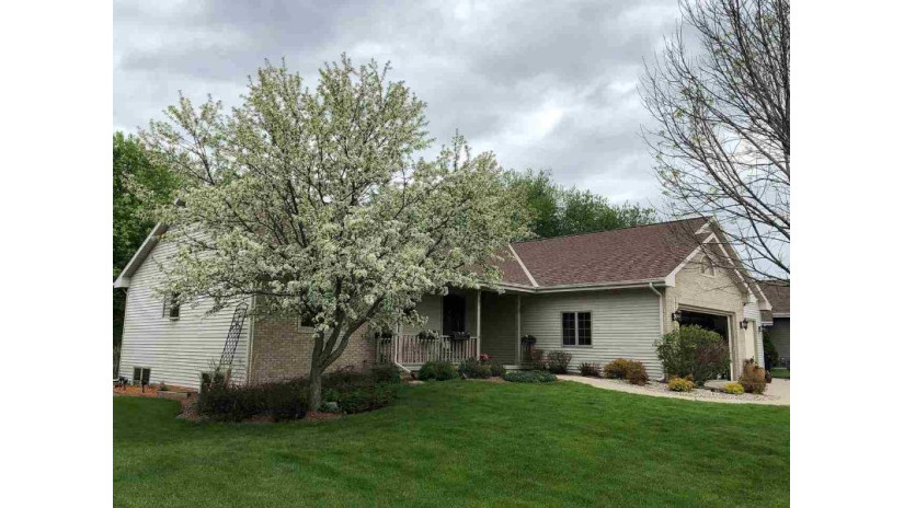 3525 Coventry Dr Janesville, WI 53546 by Design Realty Llc $319,900