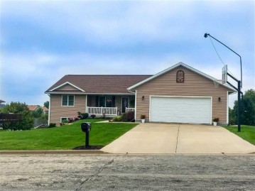 906 High Point Rd, Dodgeville, WI 53533