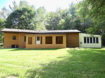 57622 Irish Ridge Rd, Prairie Du Chien, WI 53821