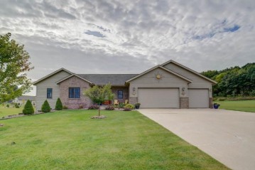 221 Osprey Ln, Black Earth, WI 53515