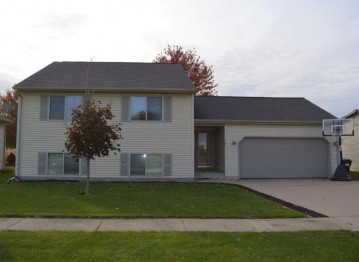 105 Frank Ct, Fox Lake, WI 53933