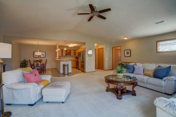 624 Military Ridge Dr, Verona, WI 53593