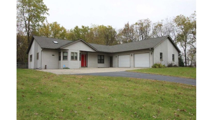 5901 E Creek Rd La Prairie, WI 53511 by Shorewest Realtors $250,000