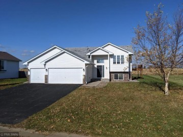 456 Overlook Dr, Ellsworth, WI 54011