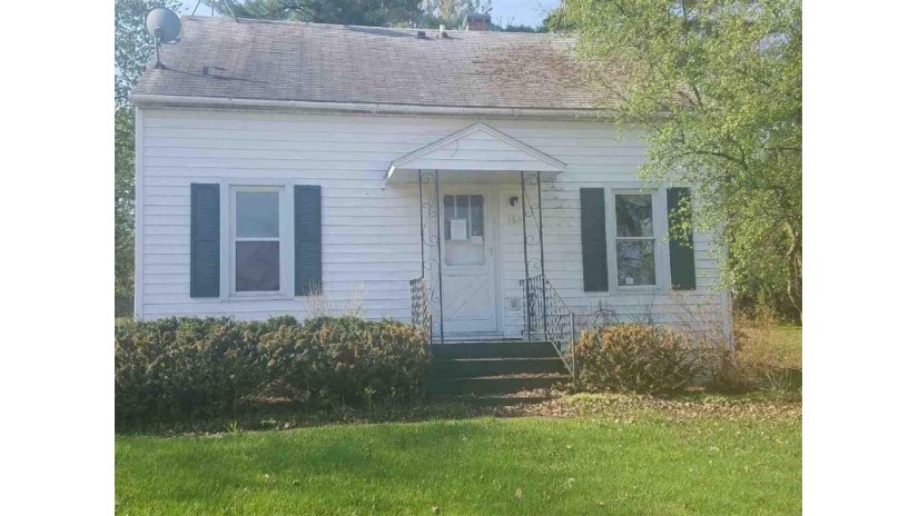 190 Division Street Iola, WI 54945 by Kluck Real Estate $36,000