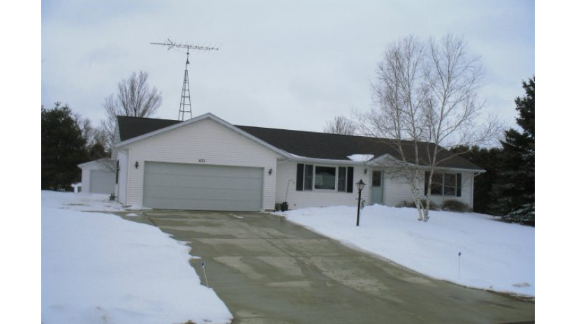 471 Oak Ridge Dr Darien, WI 53114 by Shorewest Realtors $139,000