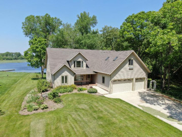 S35W38226 Dolmar Park Dr, Ottawa, WI 53118