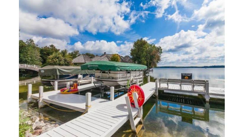 4600 W Deer Park Rd Oconomowoc Lake, WI 53066 by First Weber Inc - Delafield $1,190,000