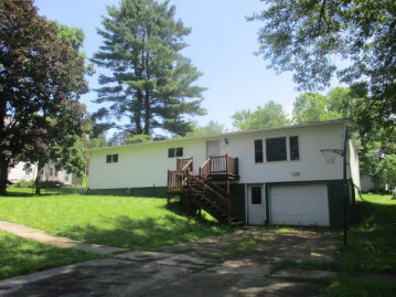 312 N State St, La Farge, WI 54639