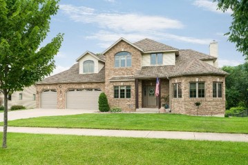 5230 Creekside Pl, La Crosse, WI 54601