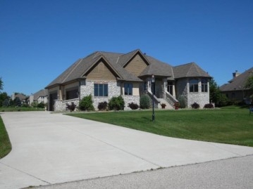 37716 Wildwood Ln, Summit, WI 53066-8649