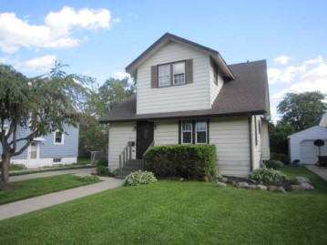 1617 70th St, Kenosha, WI 53143-5351