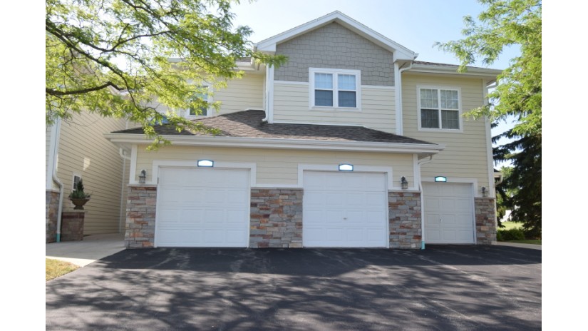 781 Hillview Cir 47-02 Geneva, WI 53147 by Shorewest Realtors $150,255