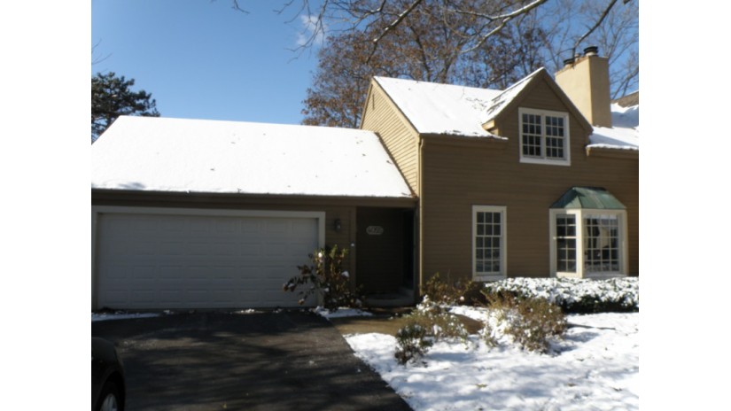 4055 Stonewood Ct Brookfield, WI 53045 by Shorewest Realtors $269,900