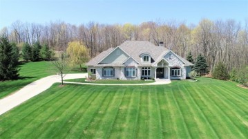 4057 Foxbury Ct, Polk, WI 53086-9028