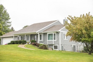 N5378 Felsen Ridge Ct, Aztalan, WI 53038-9747