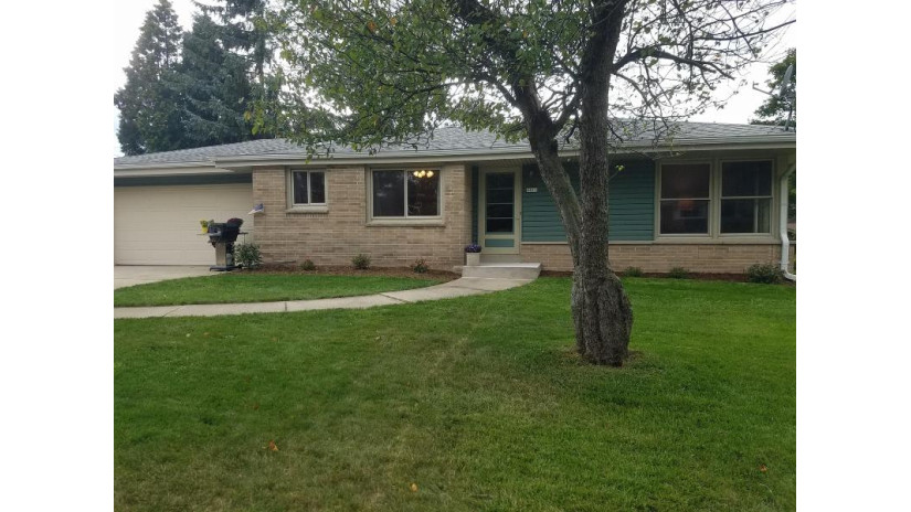 4611 N 107th St Wauwatosa, WI 53225 by First Weber Inc- Mequon $209,000