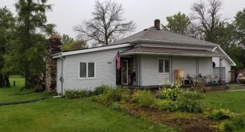 819 W 1st St, Waldo, WI 53093