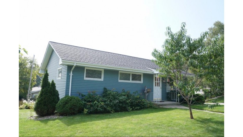 921 W Lincoln Ave Port Washington, WI 53074 by Berkshire Hathaway HomeServices Metro Realty $174,900