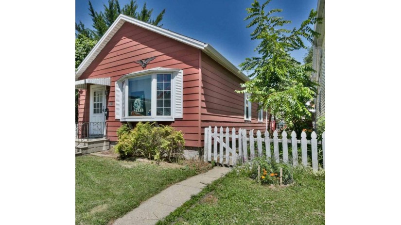 2944 S Kinnickinnic Ave Milwaukee, WI 53207 by Buyers Vantage $189,900