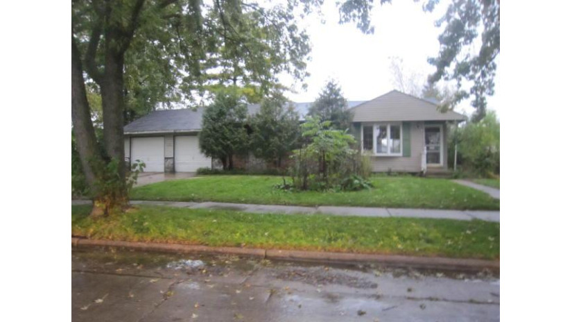 1751 18th Ave Kenosha, WI 53140 by Keefe Real Estate, Inc. $103,600