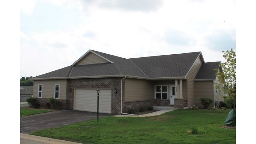 284 Oak Hill Cir Rochester, WI 53105 by Bear Realty Of Burlington $289,900