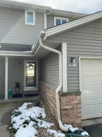 186 Country Ct 2, Delafield, WI 53018-1868