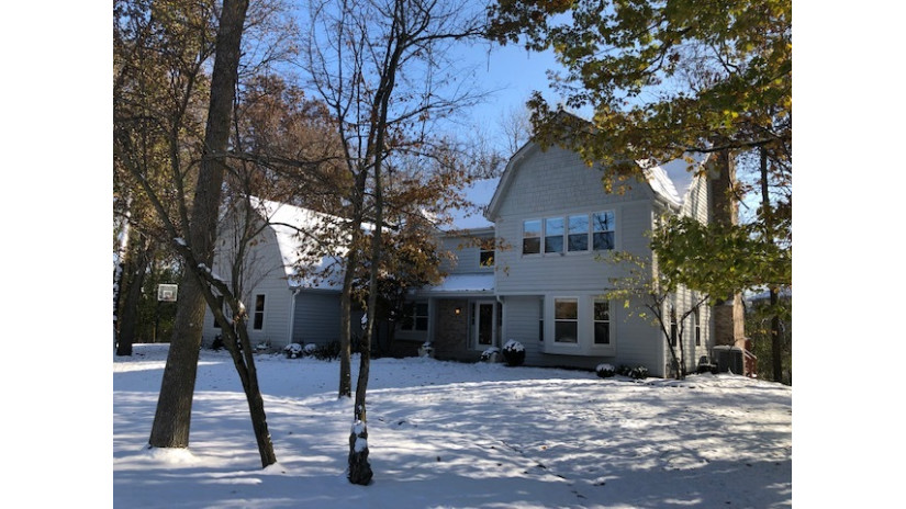 10714 N San Marino Dr Mequon, WI 53092 by Shorewest Realtors $524,900