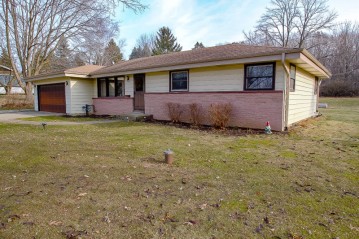 7801 Hagemann Rd, Caledonia, WI 53108-9523