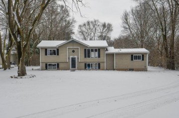 N1024 Old 26 Rd, Koshkonong, WI 53538-9505