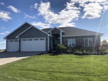 2119 Mapledale Dr, Trenton, WI 53090