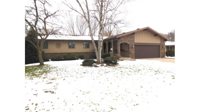 1204 Amber Ln Watertown, WI 53098 by Shorewest Realtors $259,500