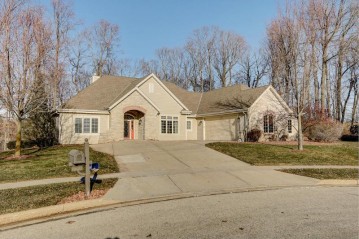 902 Westminster Ct, West Bend, WI 53095-4677