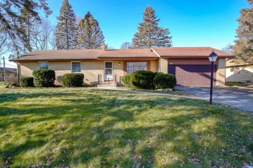 6429 N Pine Shore Dr, Glendale, WI 53209-3423