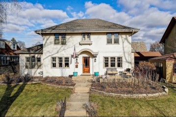6428 Betsy Ross Pl, Wauwatosa, WI 53213-2416