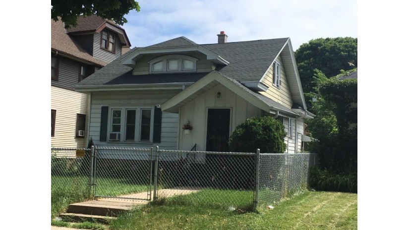 2454 N 49th St Milwaukee, WI 53210 by The Schoenleber Group, LLC $89,500