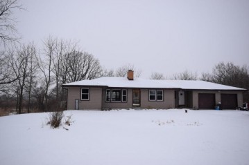 N4011 Junction Rd, Clyman, WI 53039-9445