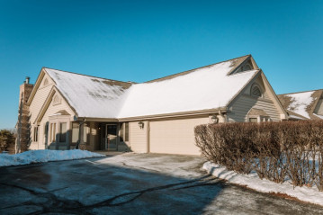 N14W30158 High Ridge Rd, Delafield, WI 53072-6109